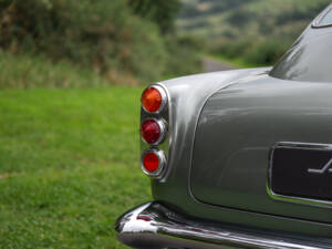 Image 17/64 de Aston Martin DB 4 (1961)