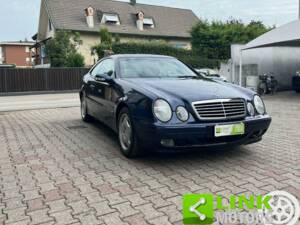 Image 8/10 de Mercedes-Benz CLK 200 Kompressor (2000)