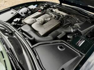 Image 19/50 of Jaguar XKR (2000)