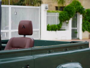Bild 25/37 von Land Rover 90 (1987)