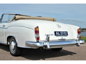 Image 26/35 of Mercedes-Benz 220 SE Cabriolet (1959)