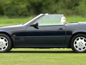 Image 8/50 of Mercedes-Benz SL 500 (1995)