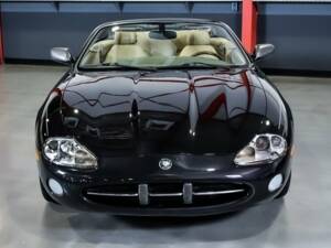 Imagen 2/7 de Jaguar XK8 4.0 (2001)