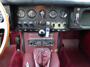 Afbeelding 21/32 van Jaguar E-Type 4.2 (1967)
