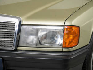 Afbeelding 22/50 van Mercedes-Benz 190 E (1986)