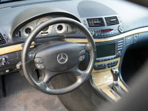 Imagen 13/50 de Mercedes-Benz E 230 (2009)