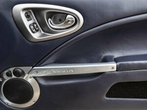 Image 11/38 of Aston Martin V12 Vanquish (2003)