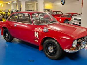 Image 1/37 de Alfa Romeo Giulia GT 1300 Junior (1974)