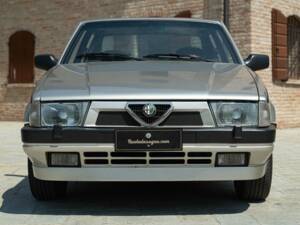 Immagine 3/50 di Alfa Romeo 75 2.0 Twin Spark (1989)