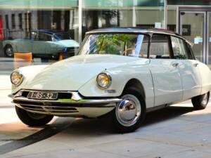 Image 4/56 of Citroën DS 19 (1958)