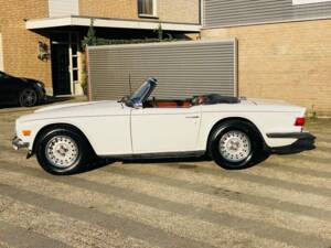 Image 11/50 of Triumph TR 6 (1976)