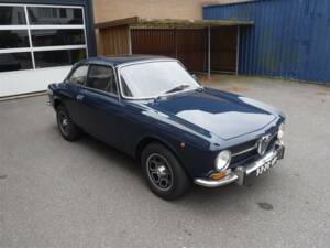 Image 13/39 de Alfa Romeo Giulia 1600 GT Junior (1973)