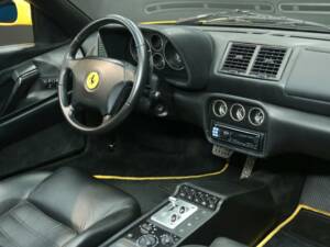 Image 17/30 de Ferrari F 355 Spider (1998)