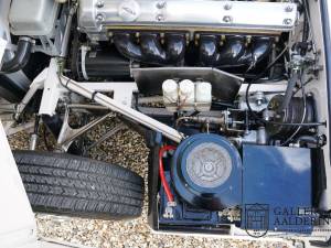 Image 32/50 of Jaguar E-Type 3.8 (1964)