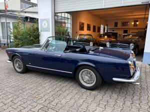 Image 13/17 de Alfa Romeo 2600 Spider (1962)