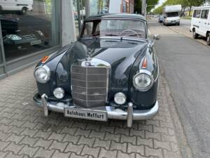 Bild 1/10 von Mercedes-Benz 220 S (1958)