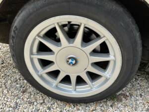 Image 40/41 of BMW 528i (1986)