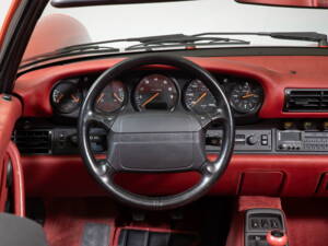 Imagen 29/34 de Porsche 911 Carrera 4 (1991)