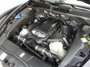 Bild 83/98 von Porsche Cayenne Turbo (2010)