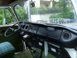 Image 26/100 of Volkswagen T2b Westfalia (1973)