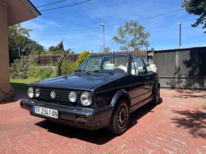 Image 1/39 de Volkswagen Golf I Cabrio GLi 1.8 (1990)