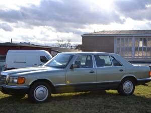 Image 2/25 of Mercedes-Benz 500 SEL (1984)