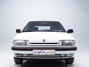 Imagen 2/29 de Renault R 21 TXI (1992)