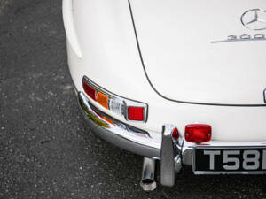 Image 26/29 of Mercedes-Benz 300 SL (1999)