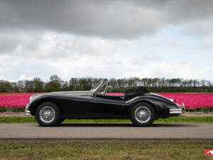 Image 2/47 de Jaguar XK 140 DHC (1956)