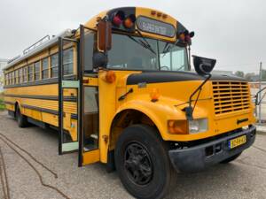 Image 7/11 of Navistar International 3800 Thomas School Bus (1997)