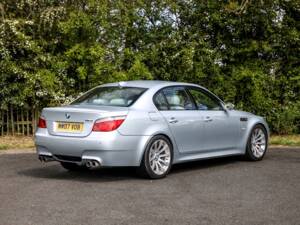 Image 4/14 of BMW M5 (2007)