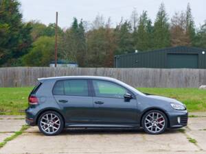 Image 27/50 of Volkswagen Golf VI GTI (2011)