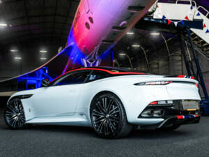 Image 48/51 de Aston Martin DBS Superleggera Volante (2020)