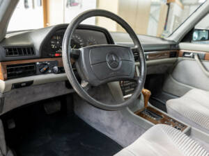 Image 16/40 of Mercedes-Benz 380 SE (1985)