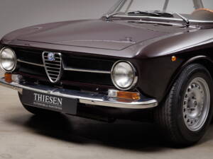 Image 11/35 of Alfa Romeo Giulia 1300 GT Junior (1973)