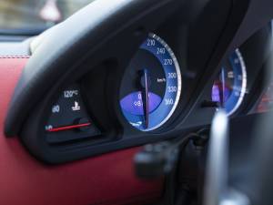 Image 22/37 of Mercedes-Benz SLR McLaren (2008)