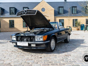 Image 29/32 of Mercedes-Benz 560 SL (1988)