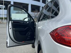 Image 13/63 of Porsche Cayenne S (2010)