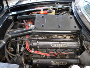 Image 2/38 of Maserati Indy 4700 (1970)
