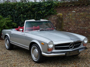 Image 13/50 de Mercedes-Benz 280 SL (1969)