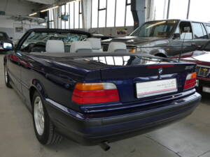 Image 26/36 of BMW 318i (1997)