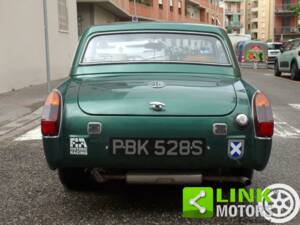 Image 7/10 of MG MGB GT (1977)