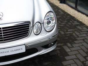 Image 78/84 de Mercedes-Benz E 55 AMG (2002)