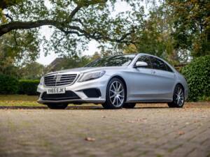 Image 28/43 of Mercedes-Benz C 63 S AMG (2015)