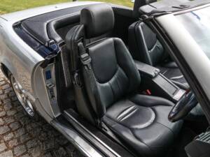 Image 22/37 of Mercedes-Benz SL 320 (2000)