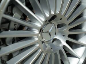 Image 13/50 of Mercedes-Benz SL 55 AMG (2002)