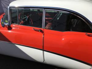 Image 16/28 of Buick Roadmaster (1956)