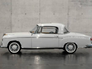 Image 2/5 of Mercedes-Benz 220 SE (1960)