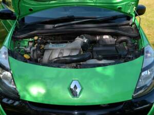 Image 2/28 de Renault Clio II 2.0 RS Cup (2010)