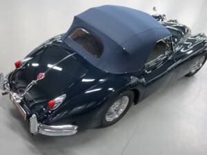 Image 28/43 of Jaguar XK 140 DHC (1957)